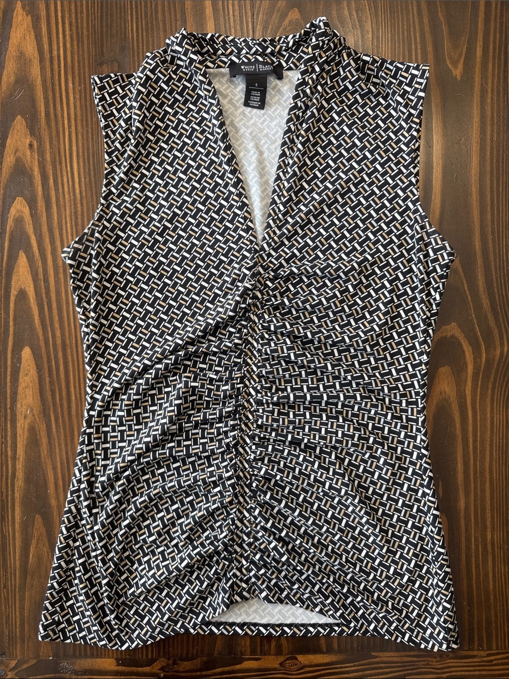 White House Black Market Black White Geometric Sleeveless V-Neck Blouse Small